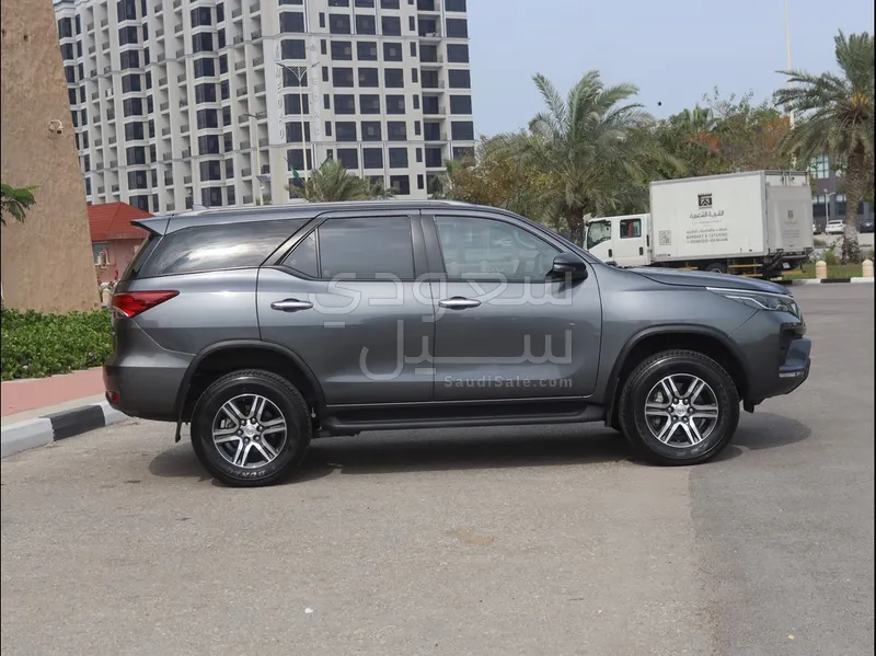 2023 تويوتا فورشنر في اكس
