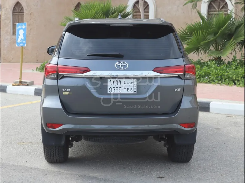 2023 تويوتا فورشنر في اكس