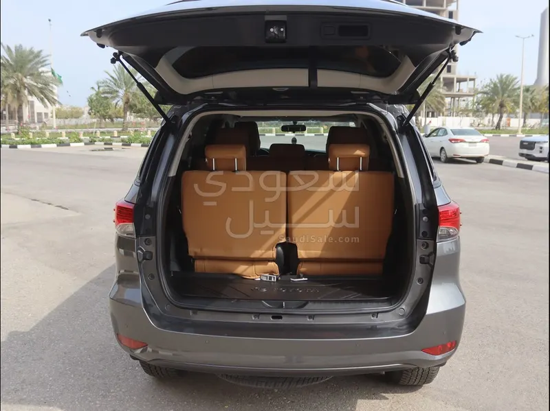 2023 تويوتا فورشنر في اكس