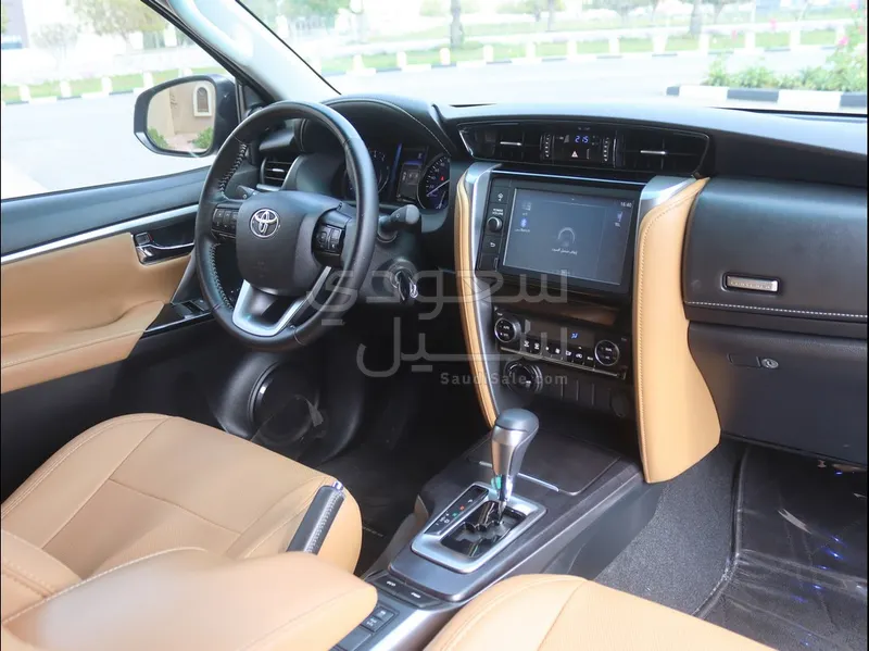 2023 تويوتا فورشنر في اكس