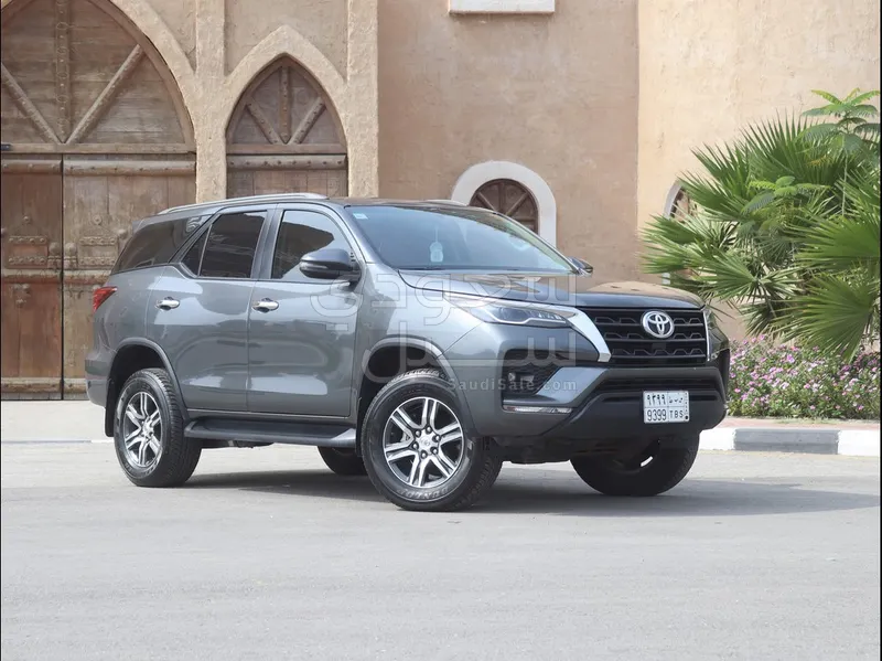 2023 تويوتا فورشنر في اكس