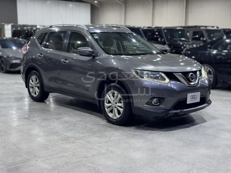 2016 نيسان اكس - ترايل