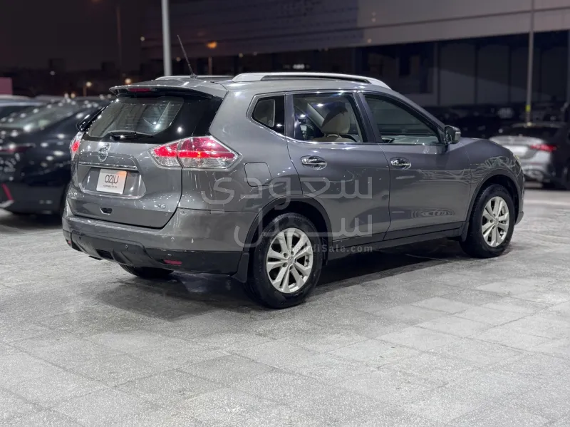 2016 نيسان اكس - ترايل