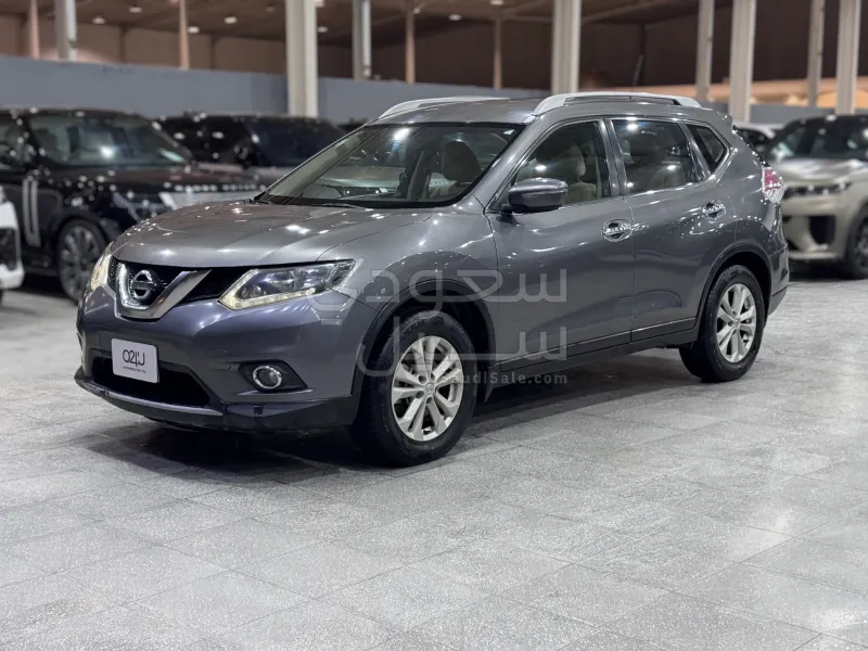 2016 نيسان اكس - ترايل