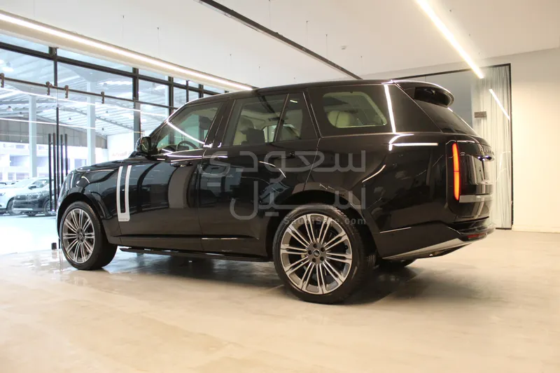 2024 لاند روفر رينج روفر اس في اوتوبيوغرافي