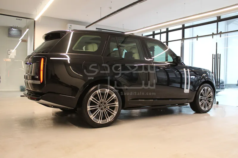 2024 لاند روفر رينج روفر اس في اوتوبيوغرافي