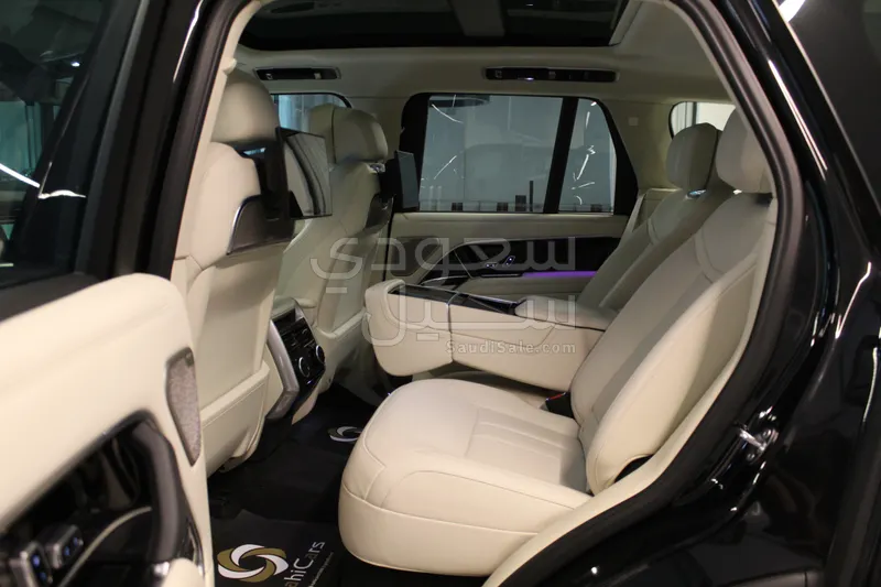 2024 لاند روفر رينج روفر اس في اوتوبيوغرافي