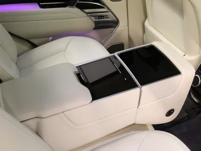 2024 لاند روفر رينج روفر اس في اوتوبيوغرافي