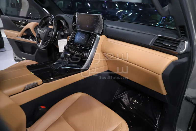 2024 لكزس إل إكس 600