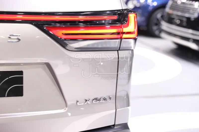 2024 لكزس إل إكس 600