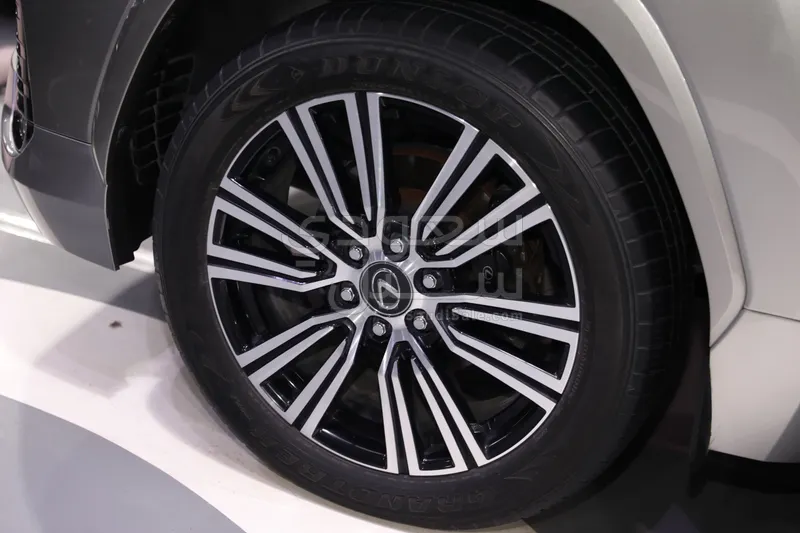 2024 لكزس إل إكس 600