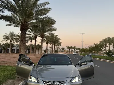 2021 لكزس إي إس 350