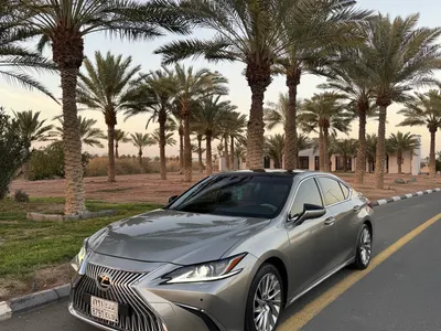 2021 لكزس إي إس 350