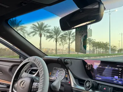 2021 لكزس إي إس 350