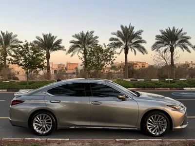 2021 لكزس إي إس 350