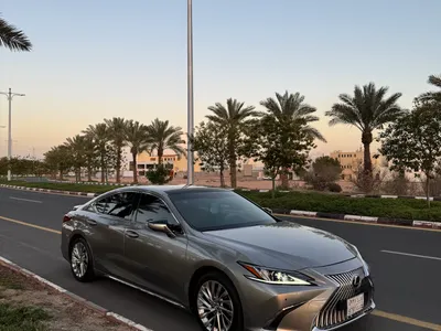 2021 لكزس إي إس 350