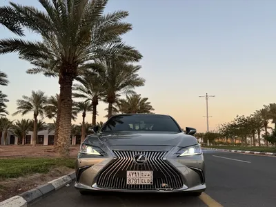 2021 لكزس إي إس 350