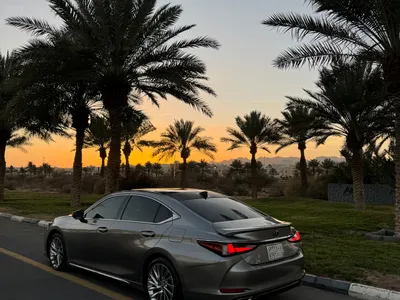 2021 لكزس إي إس 350