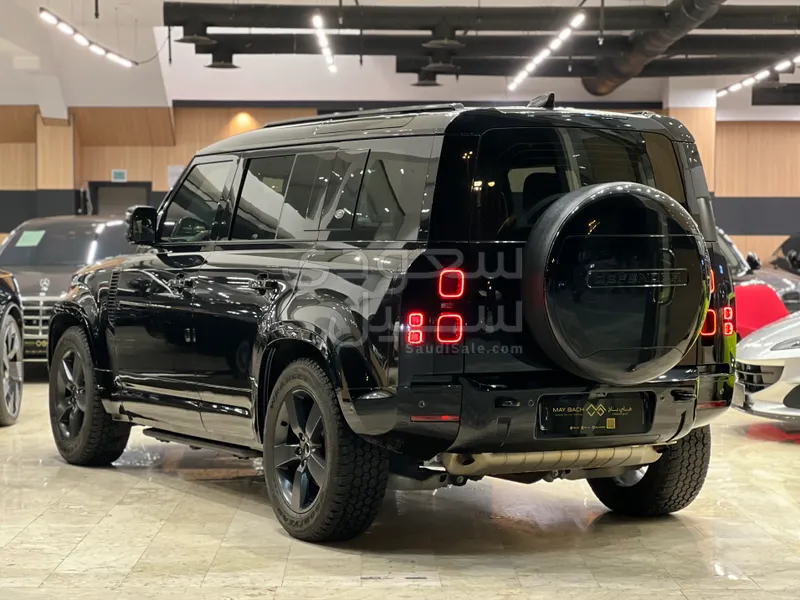 2024 لاند روفر ديفيندر 110