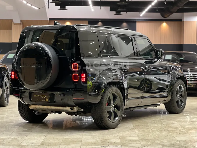 2024 لاند روفر ديفيندر 110