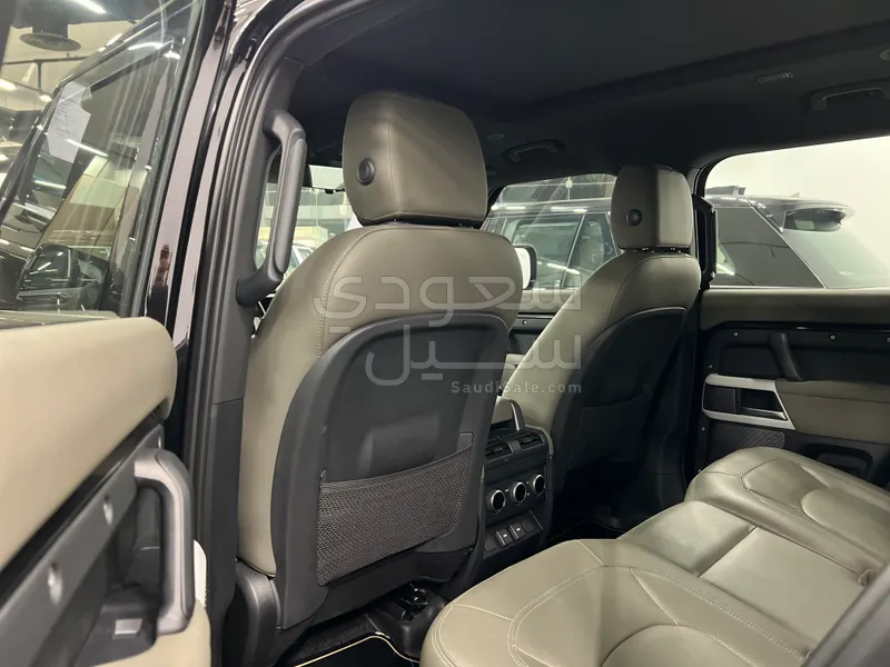 2024 لاند روفر ديفيندر 110