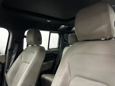 2024 لاند روفر ديفيندر 110