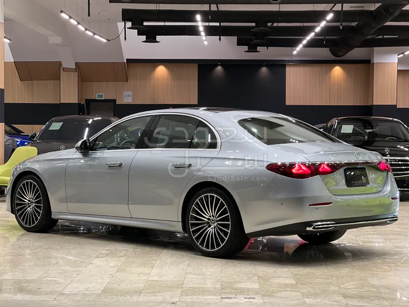 2025 مرسيدس - بنز إي 200