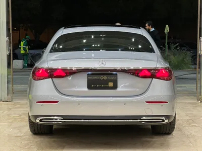 2025 مرسيدس - بنز إي 200