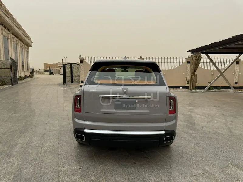 2024 رولز رويس كولينان سلفر بادج