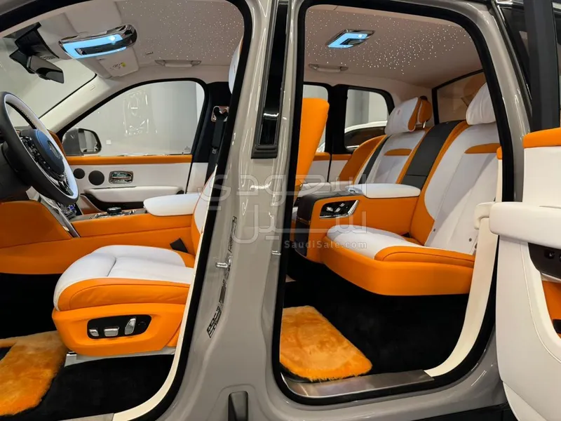 2024 رولز رويس كولينان سلفر بادج