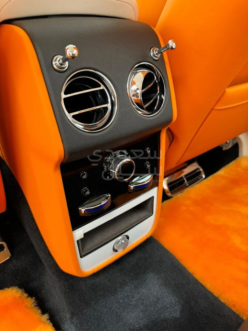 2024 رولز رويس كولينان سلفر بادج