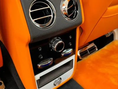 2024 رولز رويس كولينان سلفر بادج