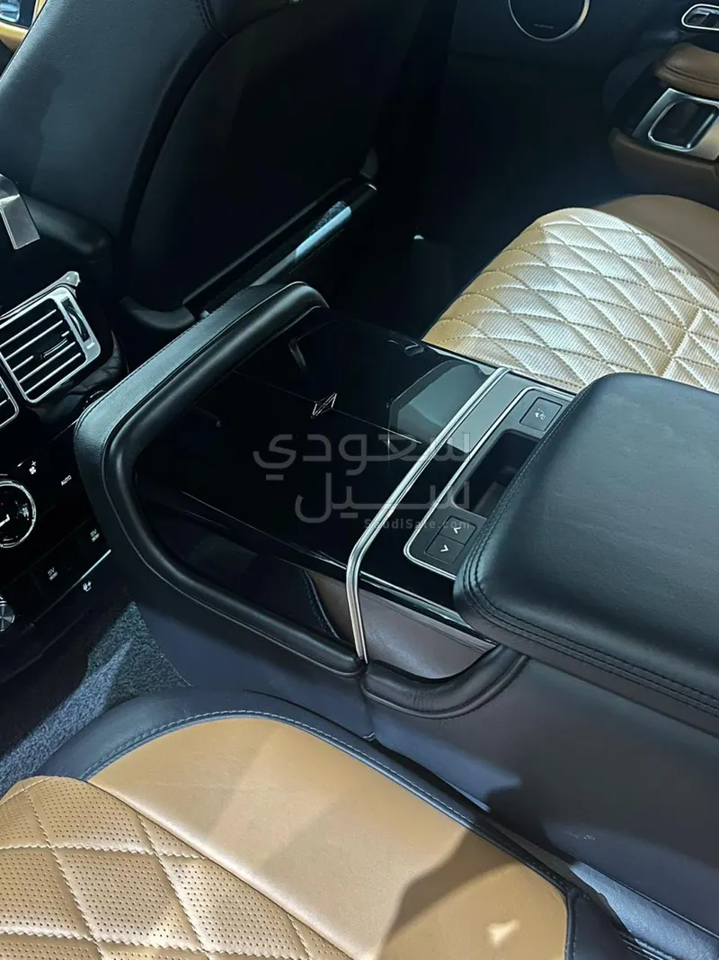 2019 لاند روفر رينج روفر اس في اوتوبيوغرافي