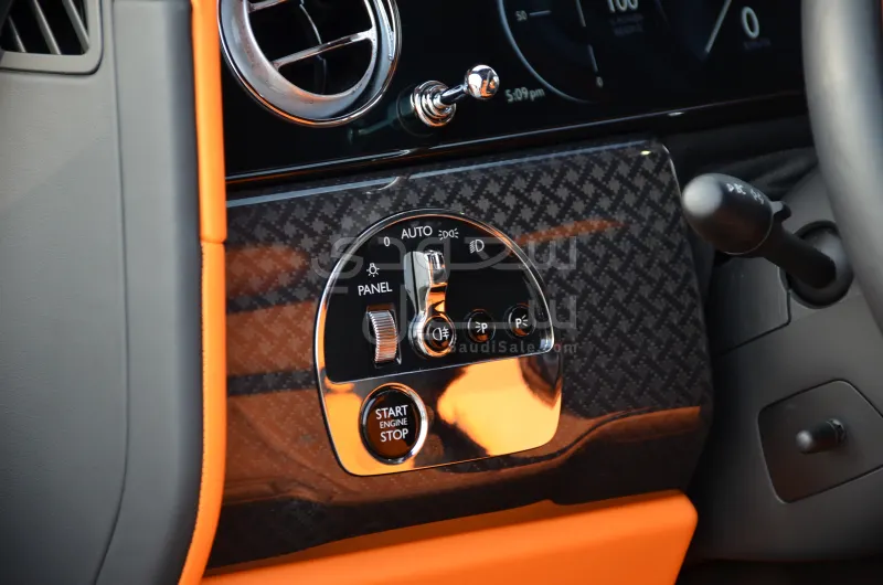 2025 رولز رويس كولينان بلاك بادج