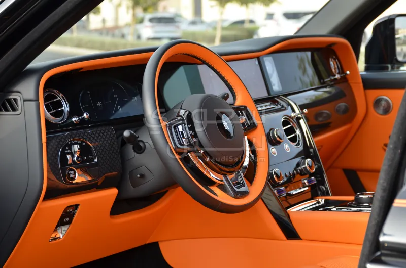 2025 رولز رويس كولينان بلاك بادج