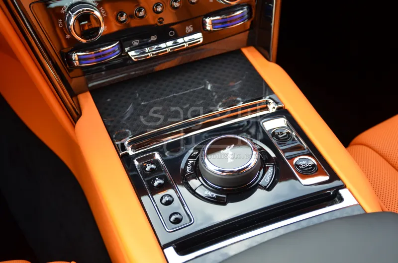 2025 رولز رويس كولينان بلاك بادج