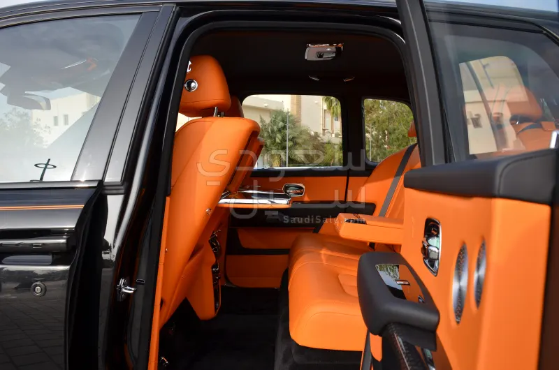 2025 رولز رويس كولينان بلاك بادج