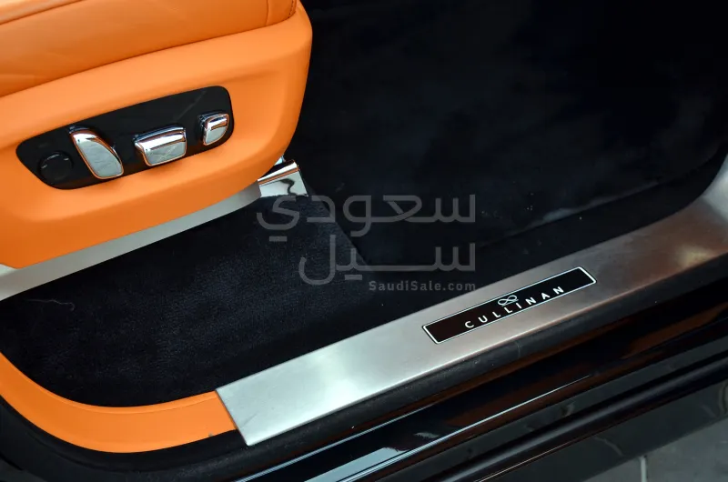 2025 رولز رويس كولينان بلاك بادج