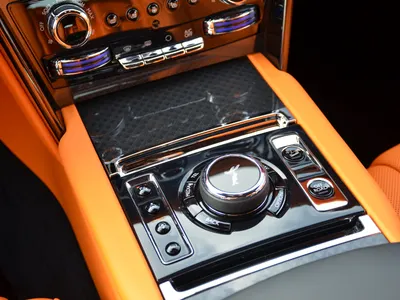 2025 رولز رويس كولينان بلاك بادج