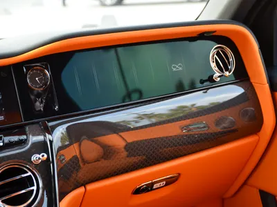 2025 رولز رويس كولينان بلاك بادج