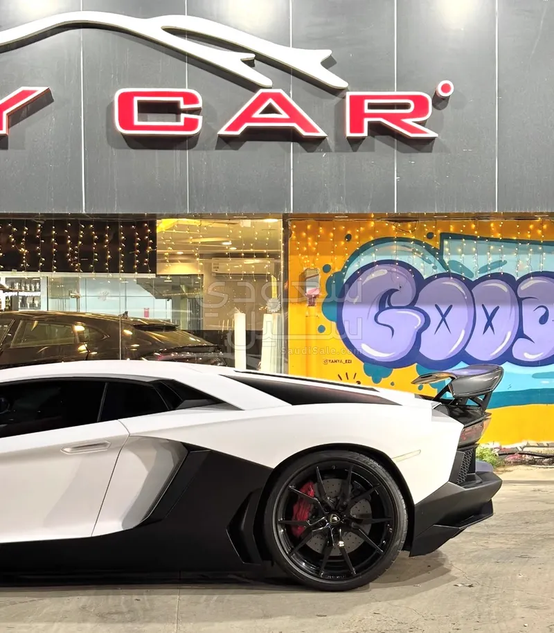 2012 لمبرجيني افنتادور ال بي-700-4