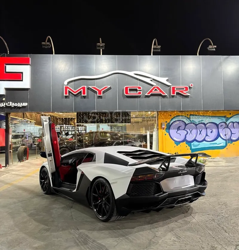 2012 لمبرجيني افنتادور ال بي-700-4
