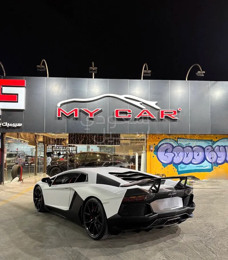 2012 لمبرجيني افنتادور ال بي-700-4