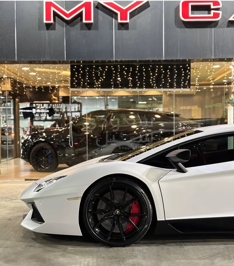 2012 لمبرجيني افنتادور ال بي-700-4