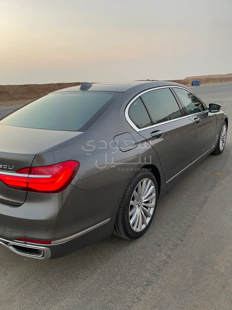 2018 بي ام دبليو الفئة السابعة 730 أي