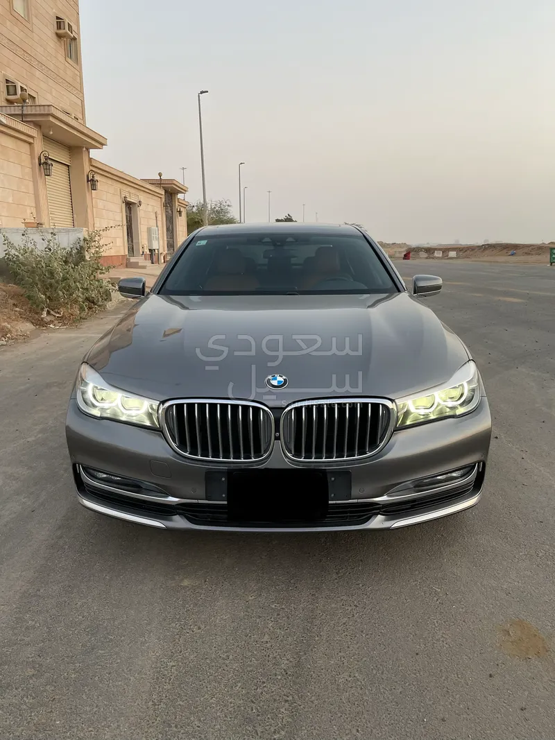 2018 بي ام دبليو الفئة السابعة 730 أي