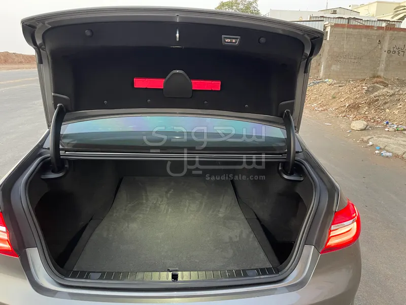 2018 بي ام دبليو الفئة السابعة 730 أي