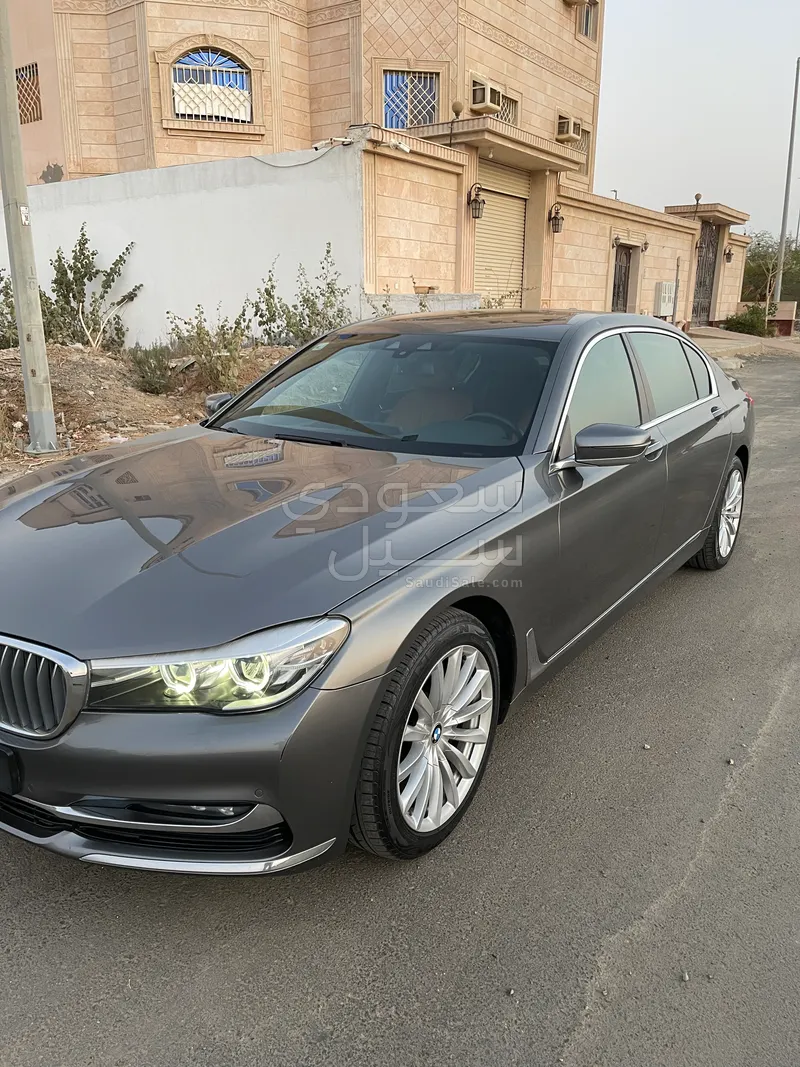 2018 بي ام دبليو الفئة السابعة 730 أي