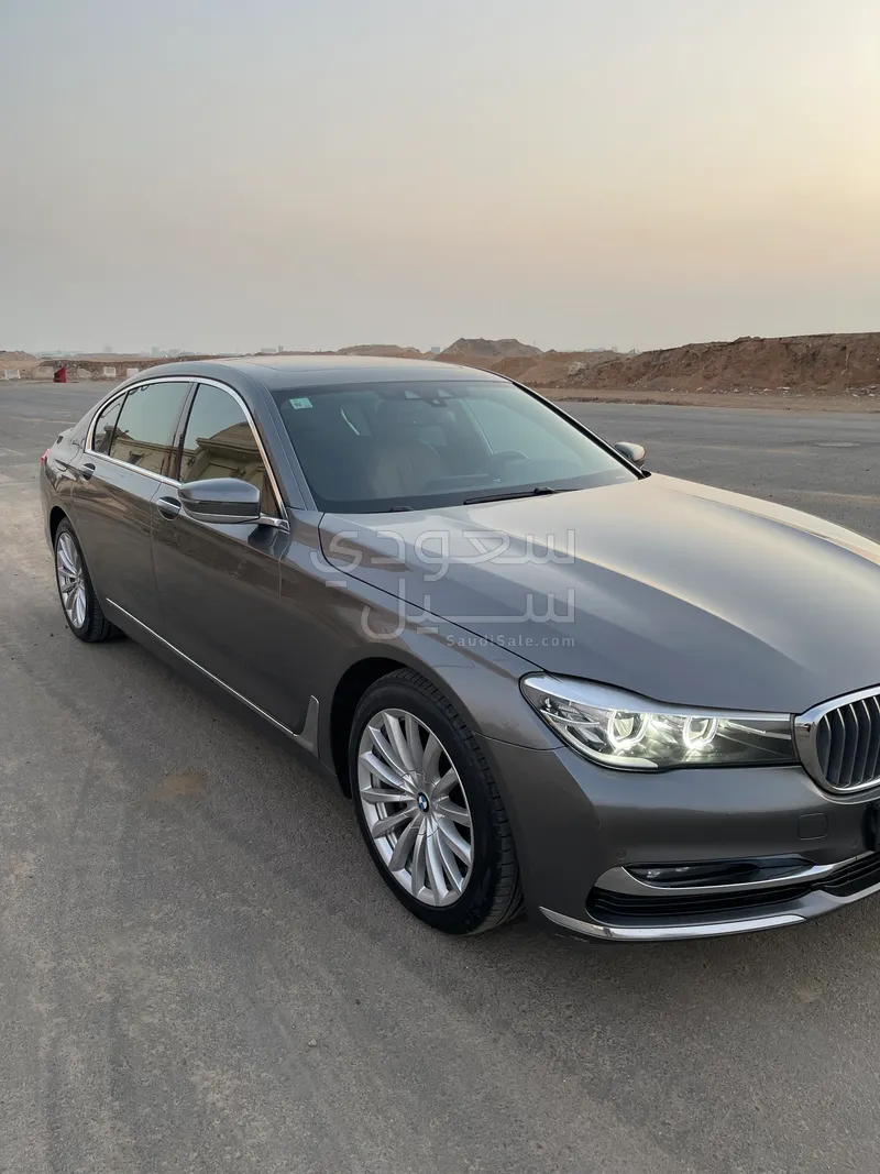 2018 بي ام دبليو الفئة السابعة 730 أي