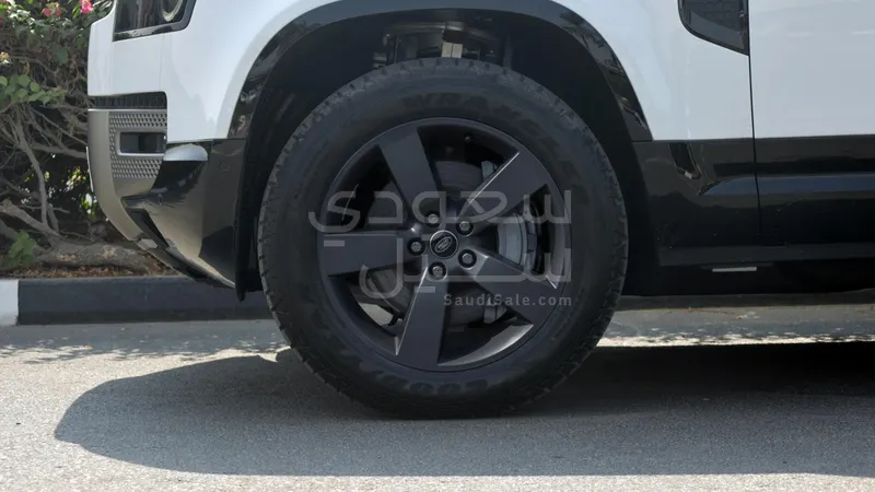 2026 لاند روفر ديفيندر 110